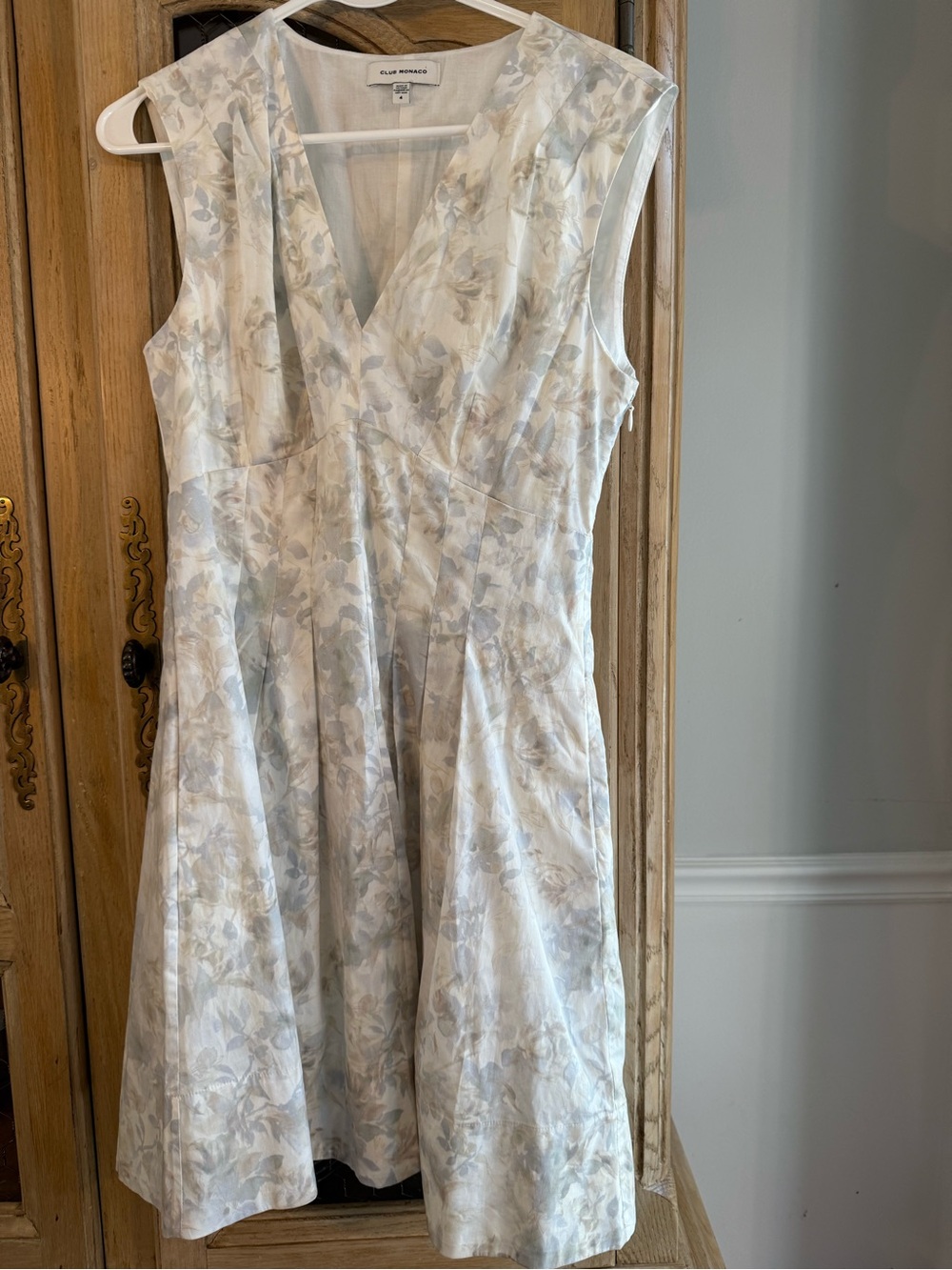 Club Monaco Floral Fit & Flare V-Neck Dress in Soft Ivory Blue